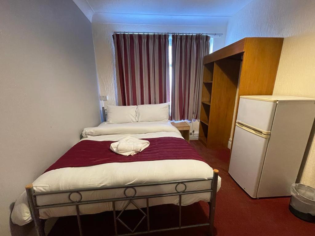 St Nicholas Hotel 해로우 외부 사진